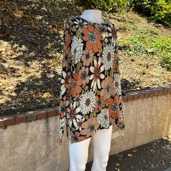 SHOW ME YOUR MUMU WOMEN'S FLORAL PRINT BONFIRE SWEATER - Picture 4 of 6